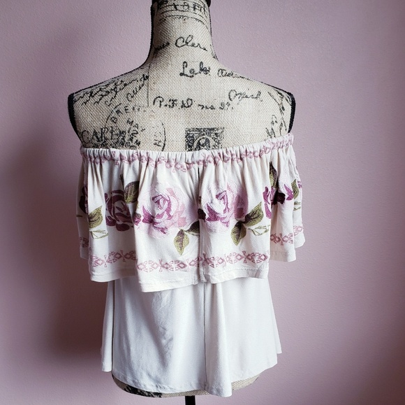 NEW Embroidered Off shoulder top - Picture 3 of 7
